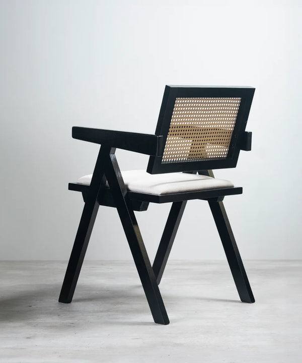 Silla Chandigarh Comedor — Madera de Caucho + Ratán PE + Cojín de Lino