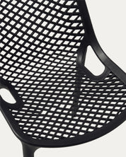 Detalle asiento calado grid polipropileno silla Berlín exterior negra Venhoouse Chile