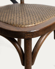 Detalle asiento ratán sintético tejido silla Crossback comedor madera nogal Venhoouse Chile