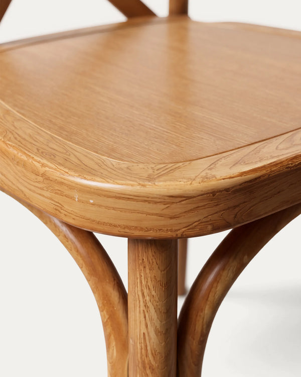Detalle asiento silla Crossback armable polipropileno efecto madera natural Venhoouse Chile