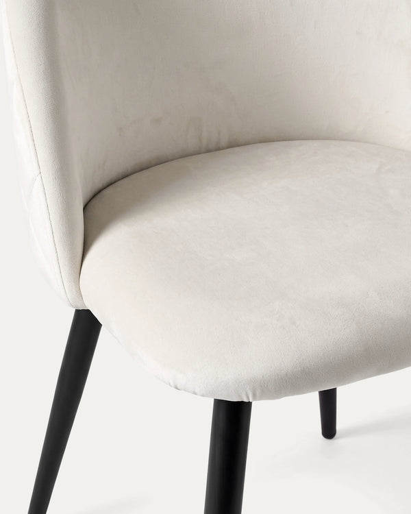 Detalle asiento acolchado felpa suave beige silla Sora comedor tapizada Venhoouse Chile