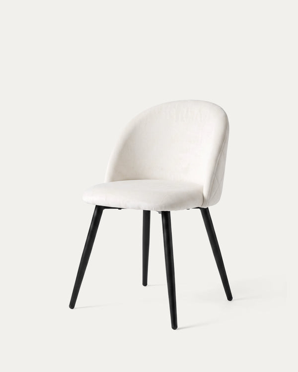Silla Sora comedor tapizada felpa beige patas metal negro diagonal Venhoouse Chile