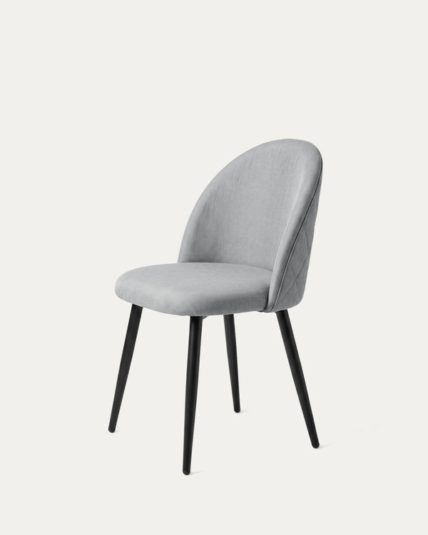 Silla Sora comedor tapizada poliéster gris patas metal negro diagonal Venhoouse Chile