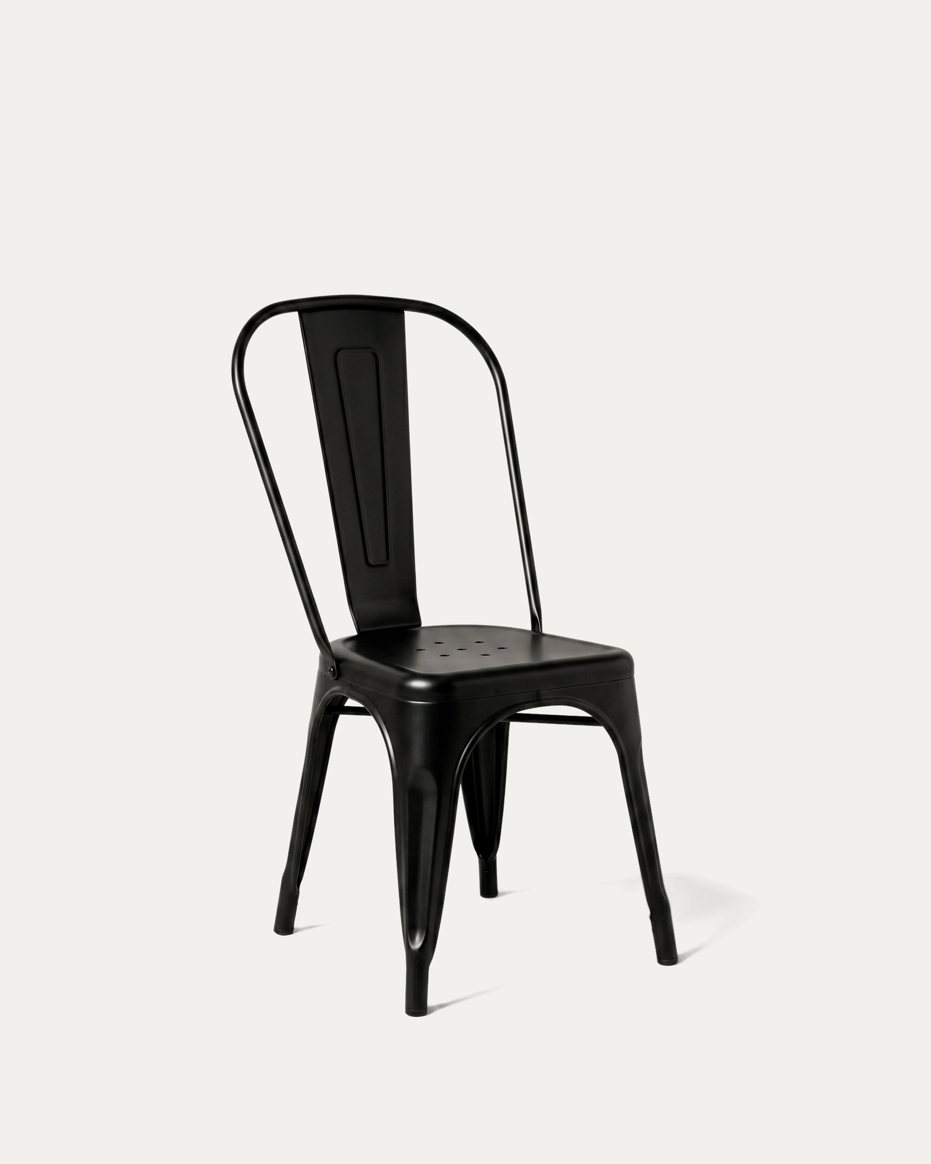 Diagonal_Tolix_Negro_Vengoouse.webp