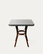 Mesa bistró parisina cuadrada aluminio ratán sintético blanco negro vidrio frontal Venhoouse Chile
