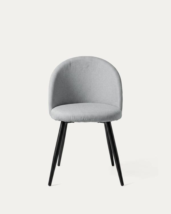 Silla Sora comedor tapizada gris frontal patas metal negro respaldo curvo Venhoouse Chile