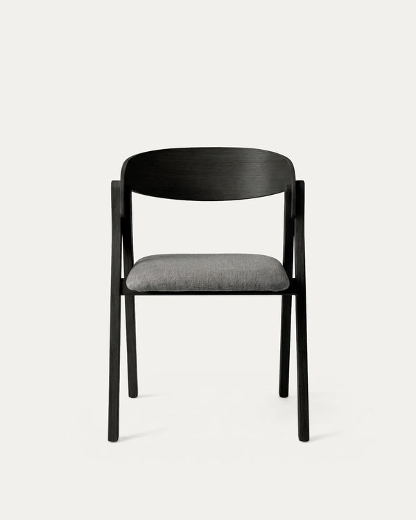 Detalle patas madera caucho silla comedor acolchada Margot Venhoouse
