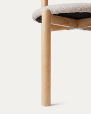Detalle patas cilíndricas madera caucho natural silla Porto comedor Venhoouse Chile