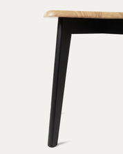 Detalle patas torneadas madera silla Fresno comedor negra estructura Venhoouse Chile