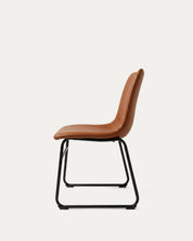 Silla Burgos comedor cuero camel perfil lateral estructura sled metal negro Venhoouse Chile