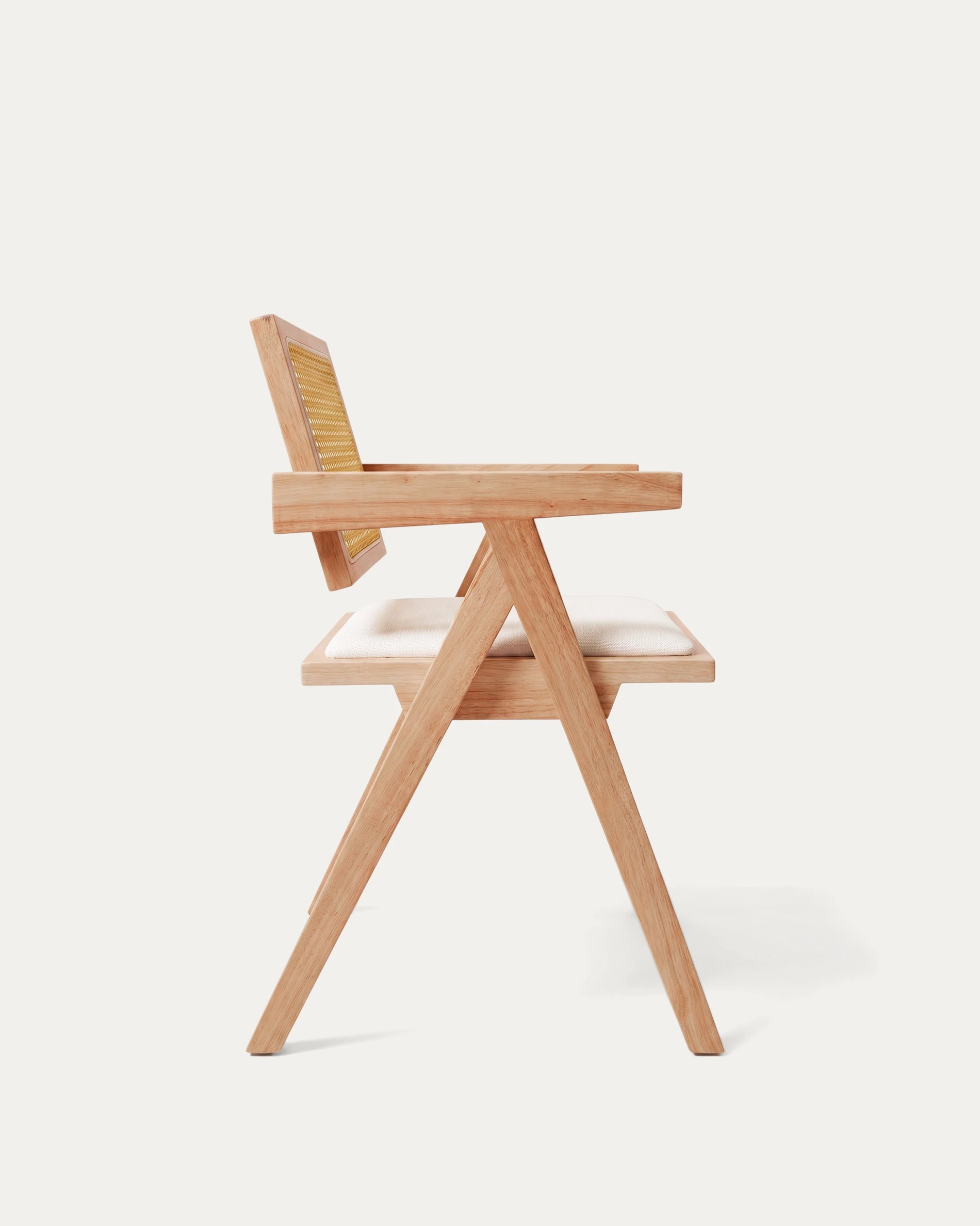 Silla Chandigarh Comedor — Madera de Caucho + Ratán PE + Cojín de Lino