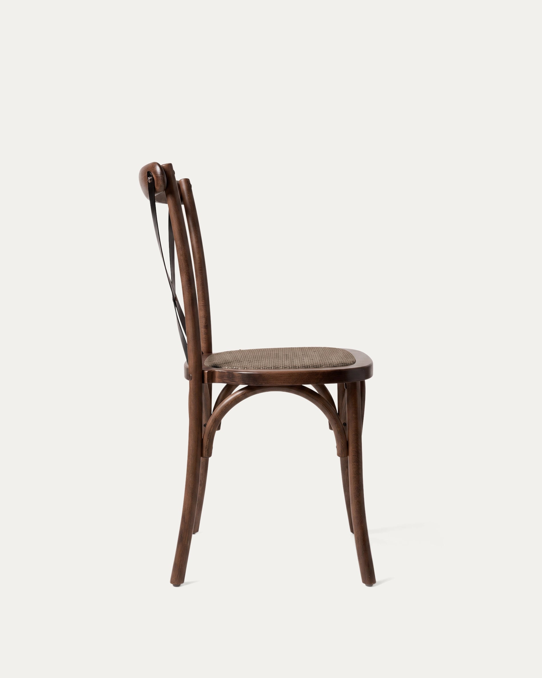 Silla Crossback comedor madera nogal cruz negra perfil lateral bistró Venhoouse Chile