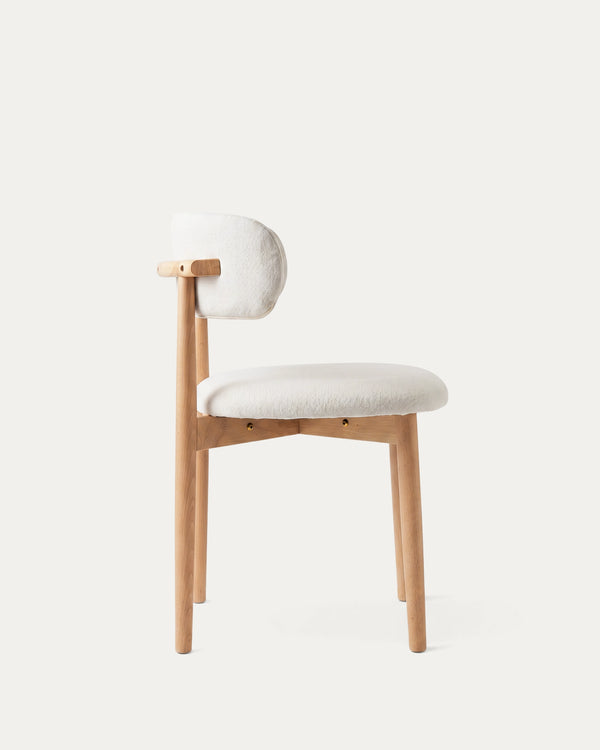 Silla Siena comedor tapizada beige perfil lateral madera caucho respaldo curvo Venhoouse Chile