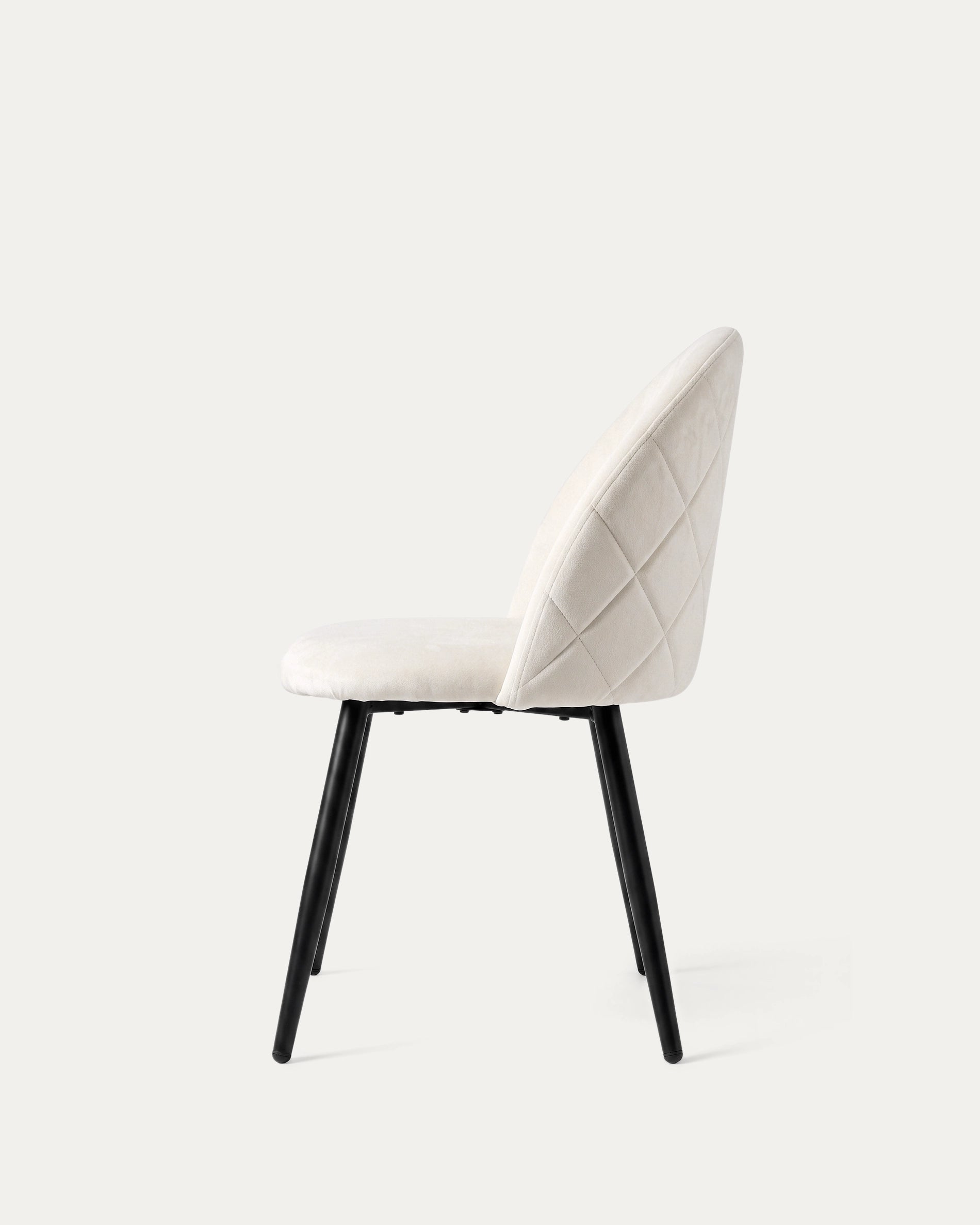 Silla Sora comedor tapizada felpa beige perfil lateral patas metal negro Venhoouse Chile