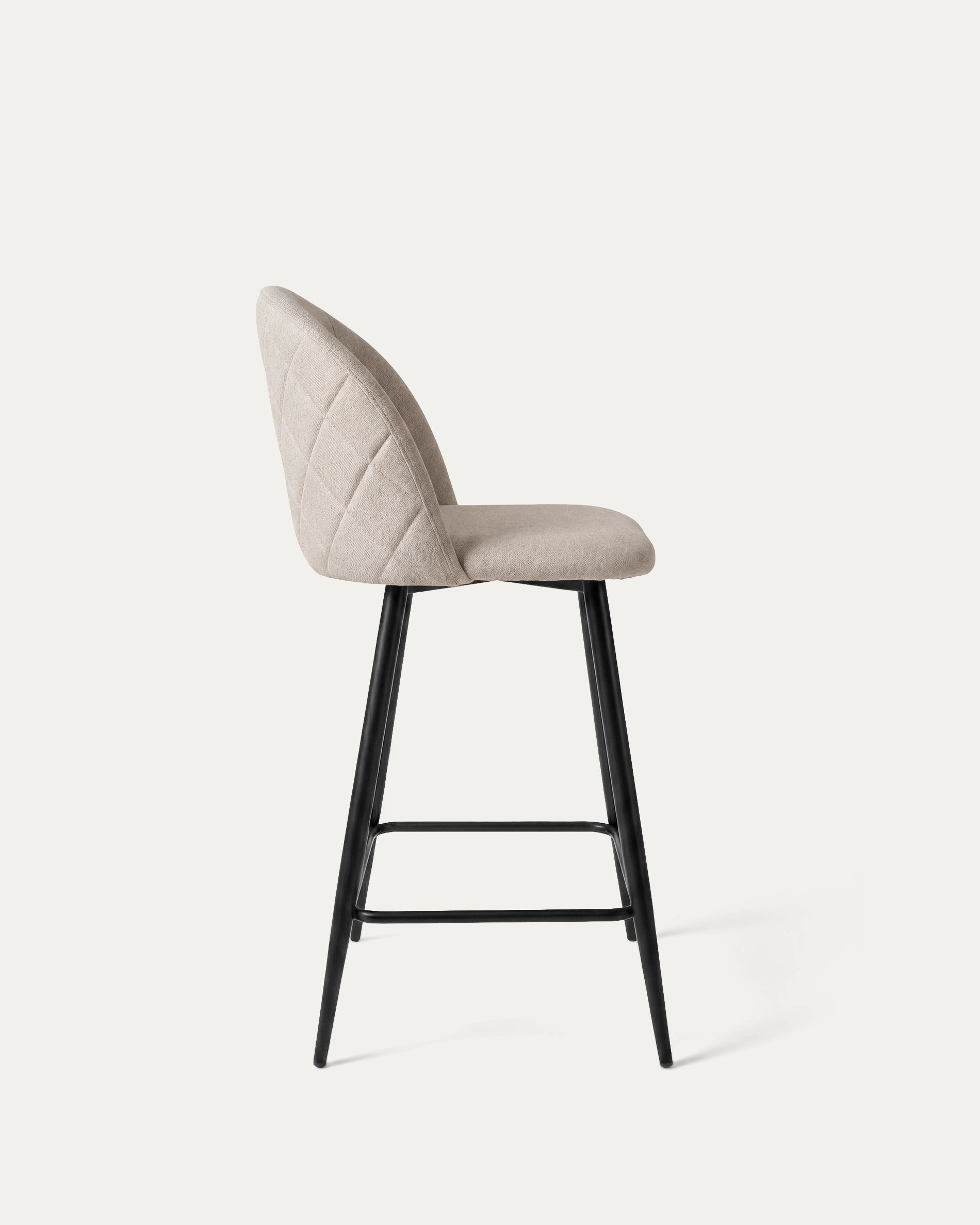 Taburete bar Sora beige arena lino perfil lateral acero negro Venhoouse Chile