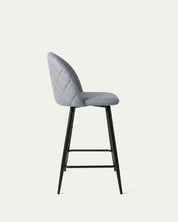 Taburete bar Sora gris lino perfil lateral acero negro reposapiés Venhoouse Chile