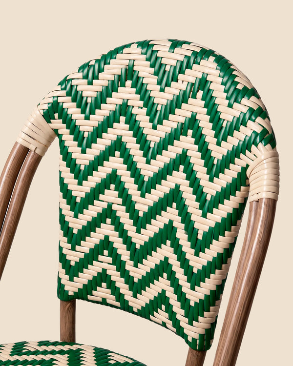 Detalle respaldo tejido zigzag verde crema silla parisina bistró Venhoouse Chile
