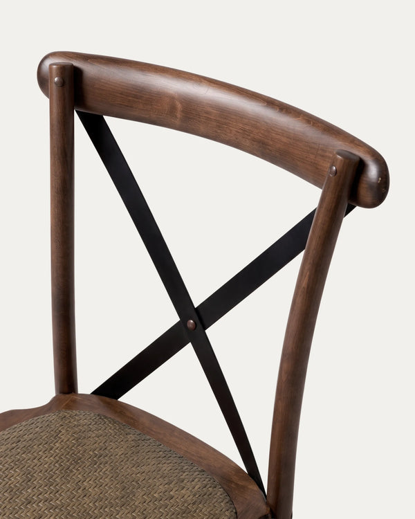 Detalle respaldo cruz negra en X silla Crossback comedor madera nogal Venhoouse Chile