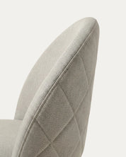 Detalle respaldo curvo lino silla Sora comedor greige Venhoouse Chile	