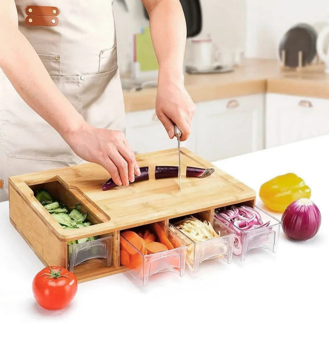 Tabla de cortar de bambú con contenedores integrados para carne y verduras