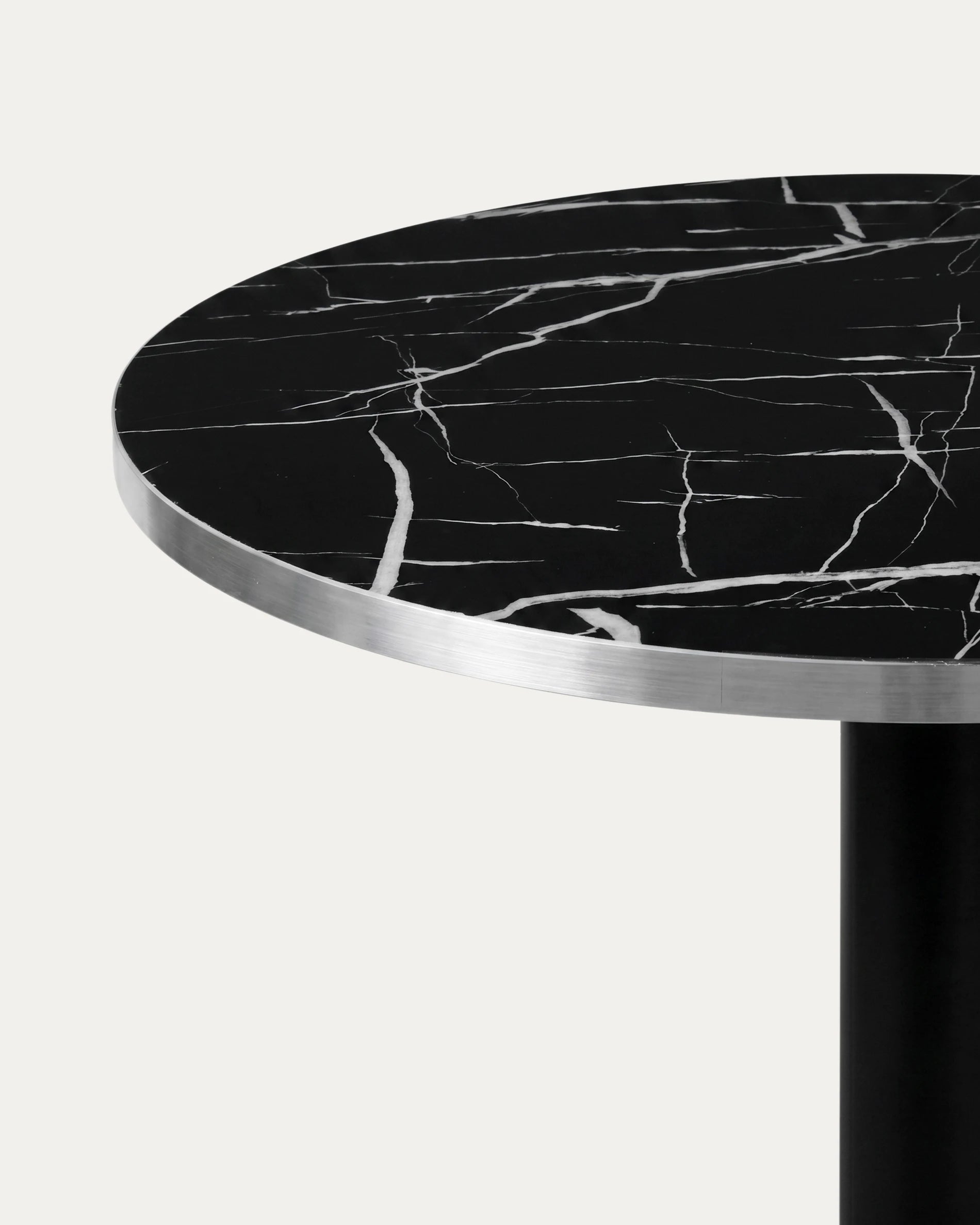 Detalle tablero cubierta efecto mármol negro veteado mesa redonda Oslo Ø60 Venhoouse Chile