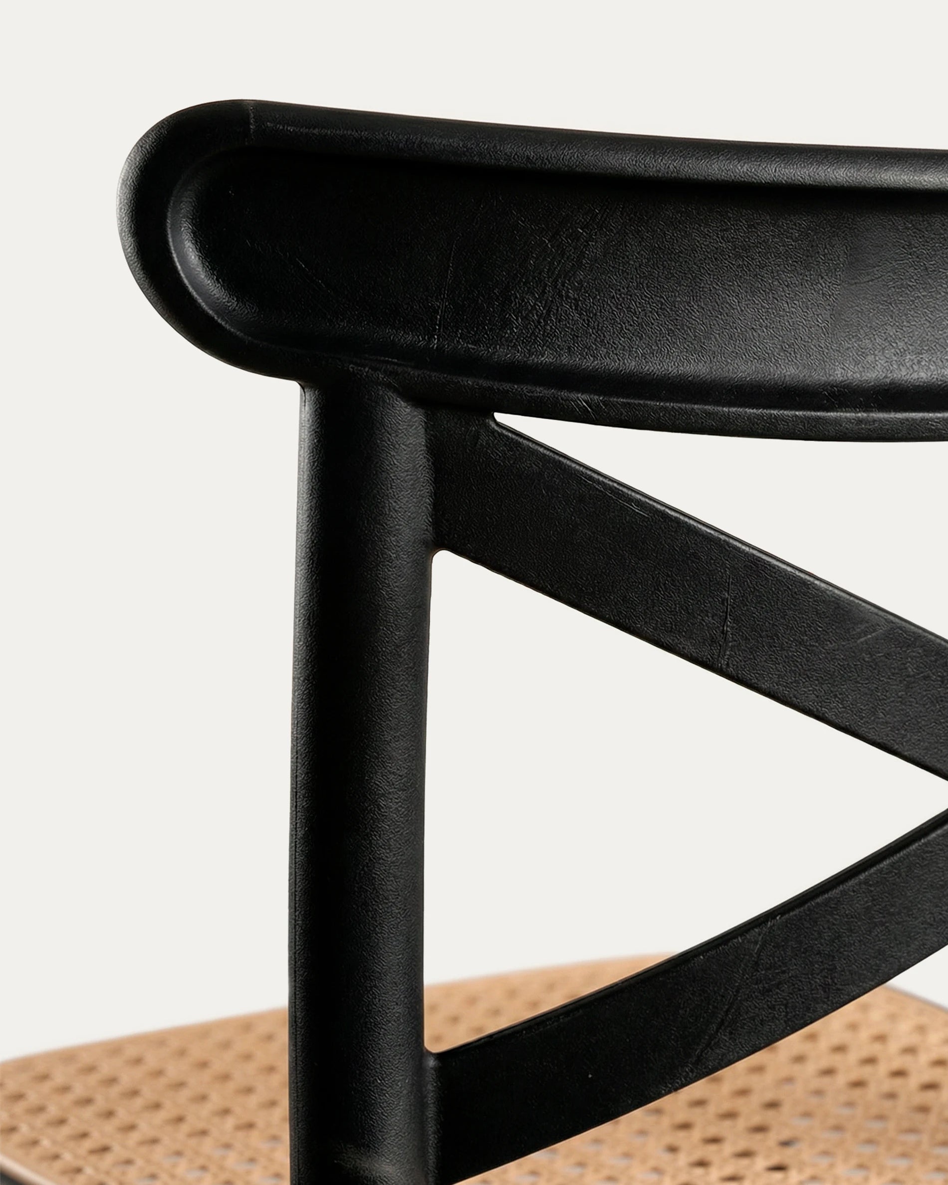 Respaldo en X taburete Crossback negro – soporte lumbar diseño