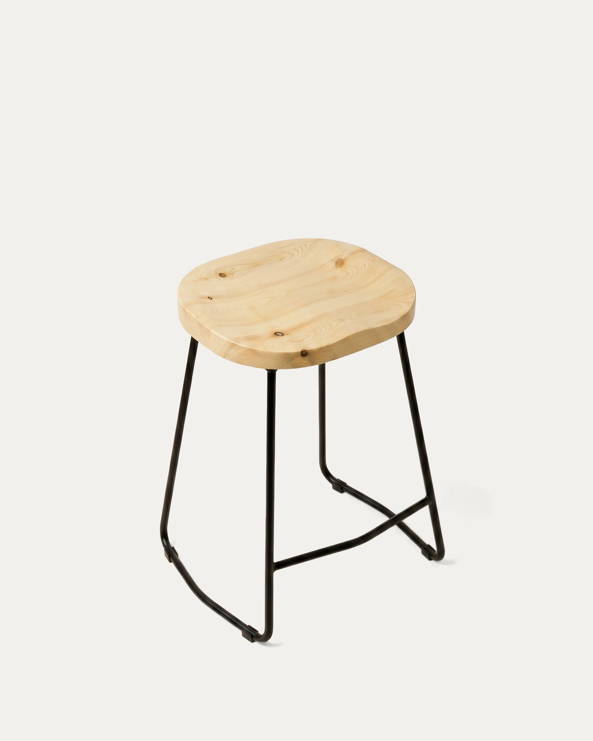 Piso bar Nara diagonal superior asiento madera pino metal Venhoouse Chile
