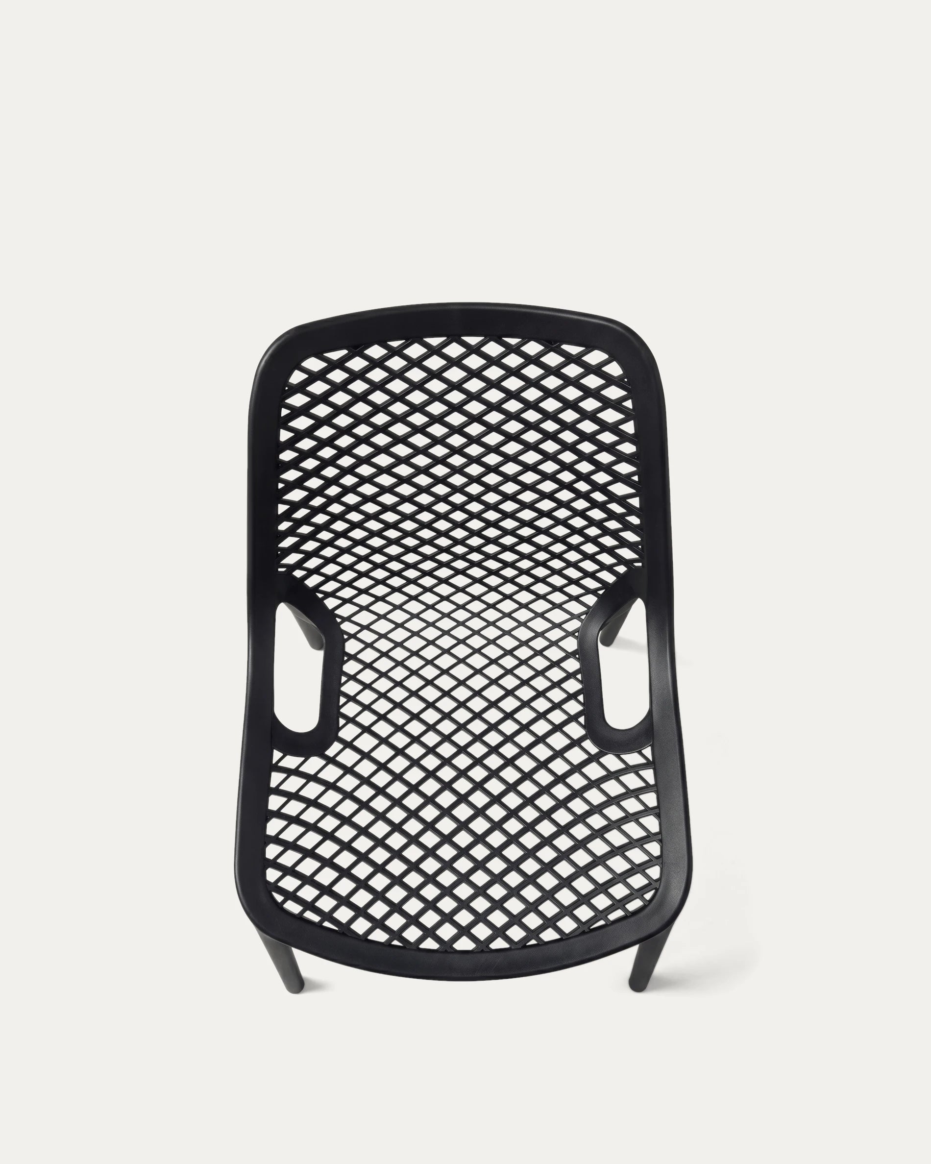 Vista superior asiento calado polipropileno silla Berlín exterior negra Venhoouse Chile