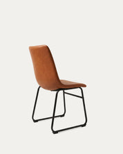 Silla Burgos comedor cuero camel trasera diagonal metal negro respaldo Venhoouse Chile