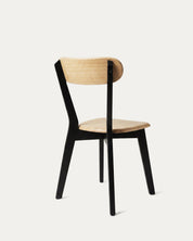 Silla Fresno comedor negra trasera diagonal respaldo curvo asiento natural Venhoouse Chile