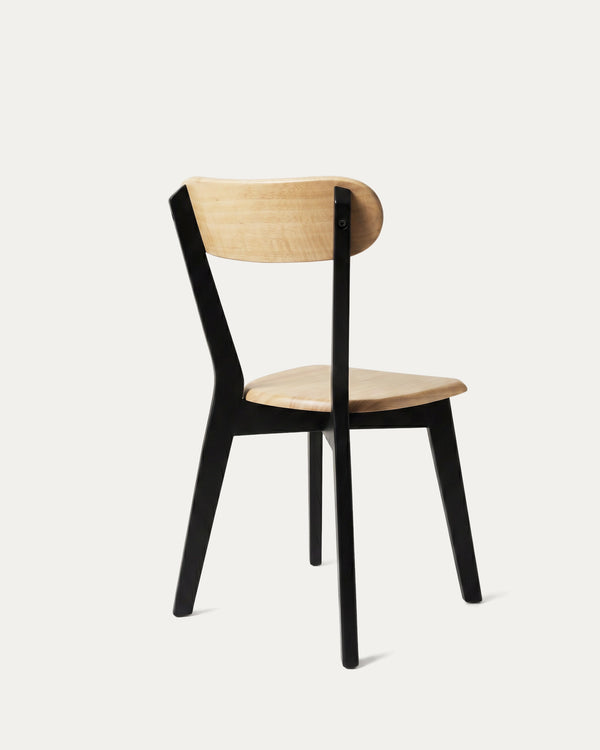 Silla Fresno comedor negra trasera diagonal respaldo curvo asiento natural Venhoouse Chile